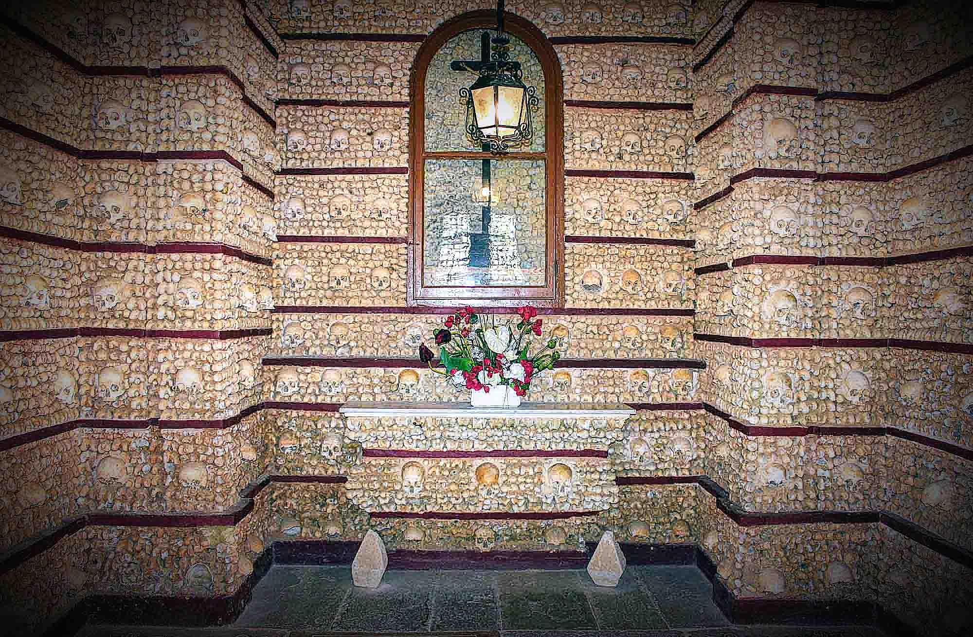 Bone chapel Faro Altar Vignette