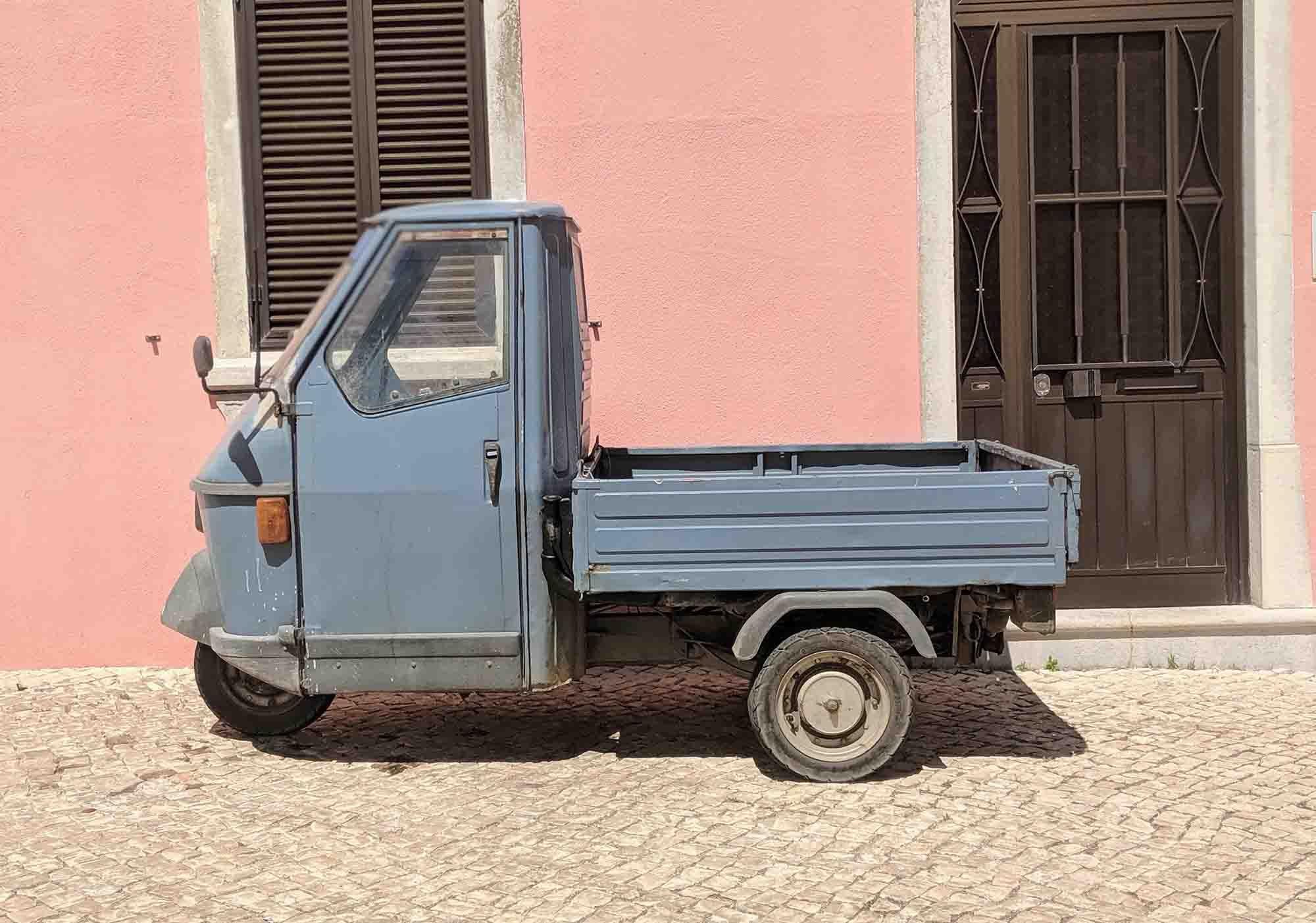 Portuguese 3 wheel vehicle