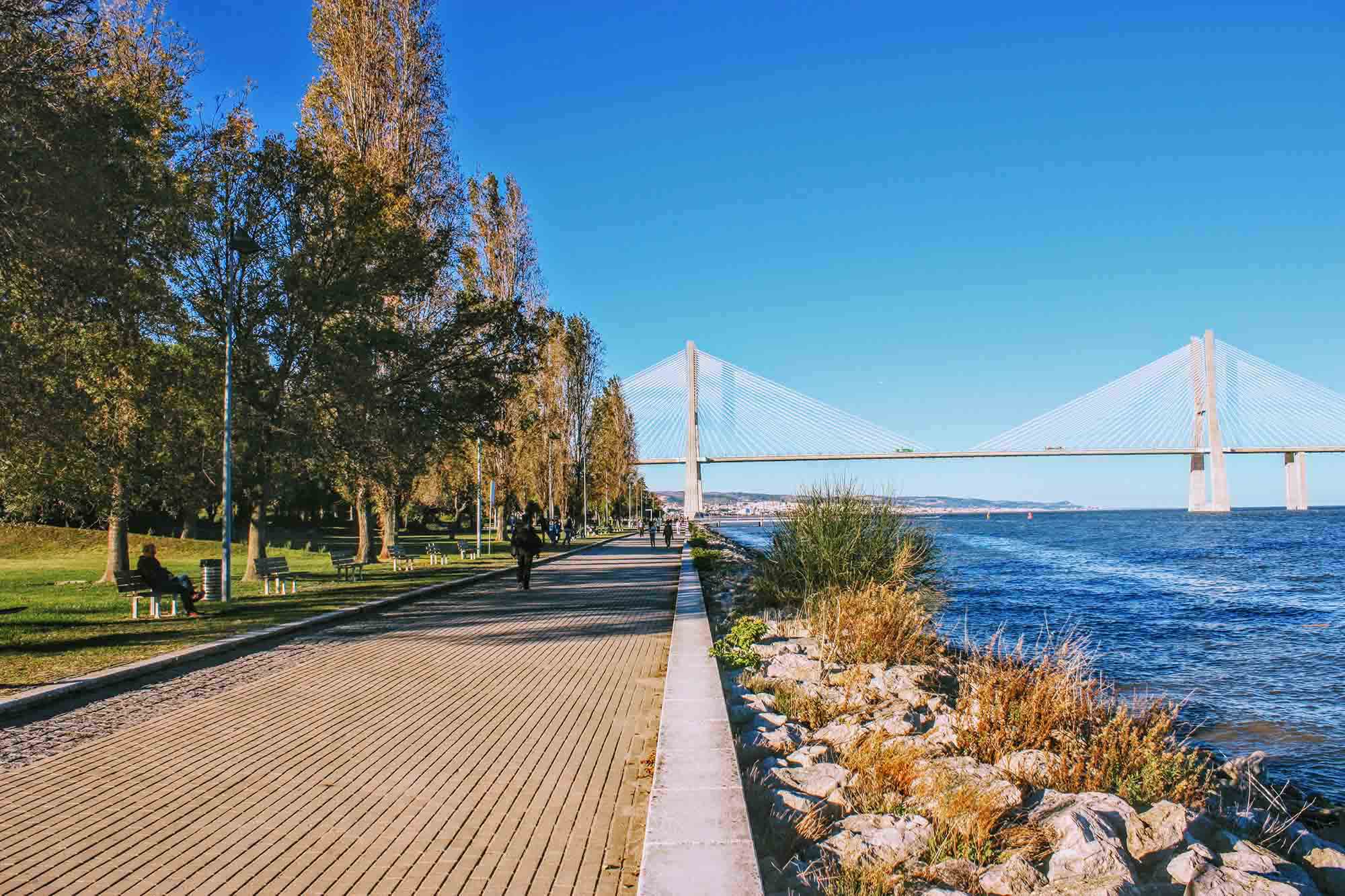 boardwalk at parque das nacoes