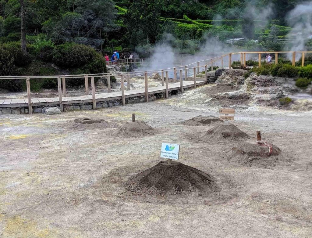 cozido cooking at lagoa das furnas