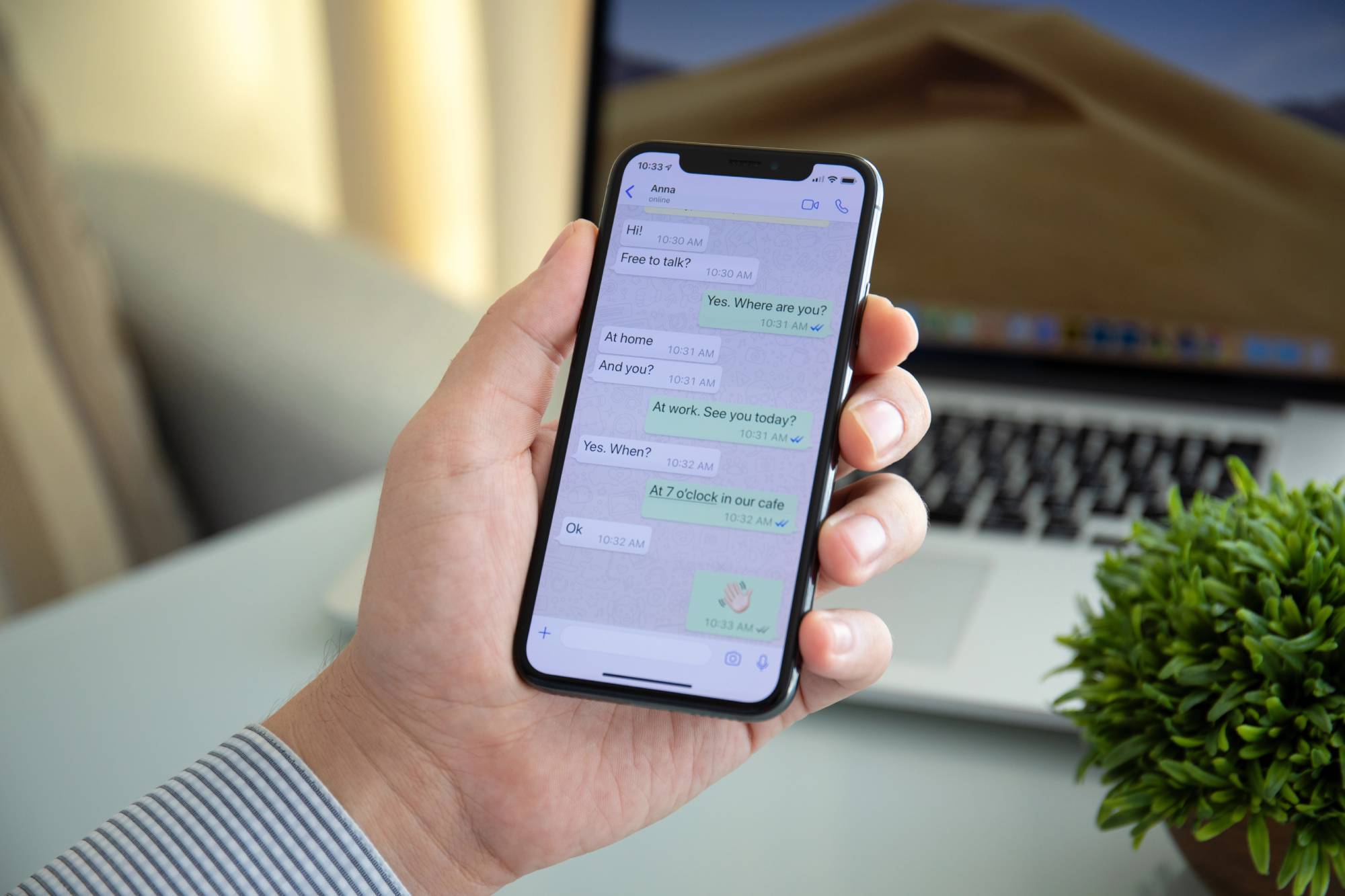 A WhatsApp conversation with a Portuguese estate agent