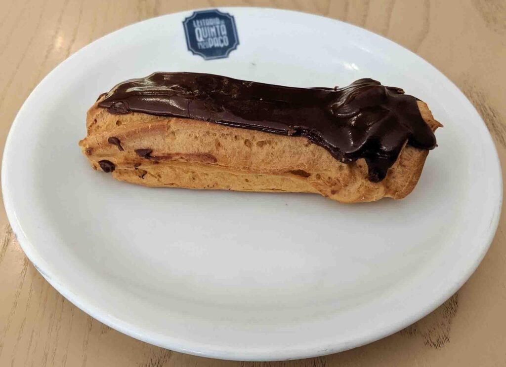 eclair-from-Leitaria-da-Quinta-do-Paco