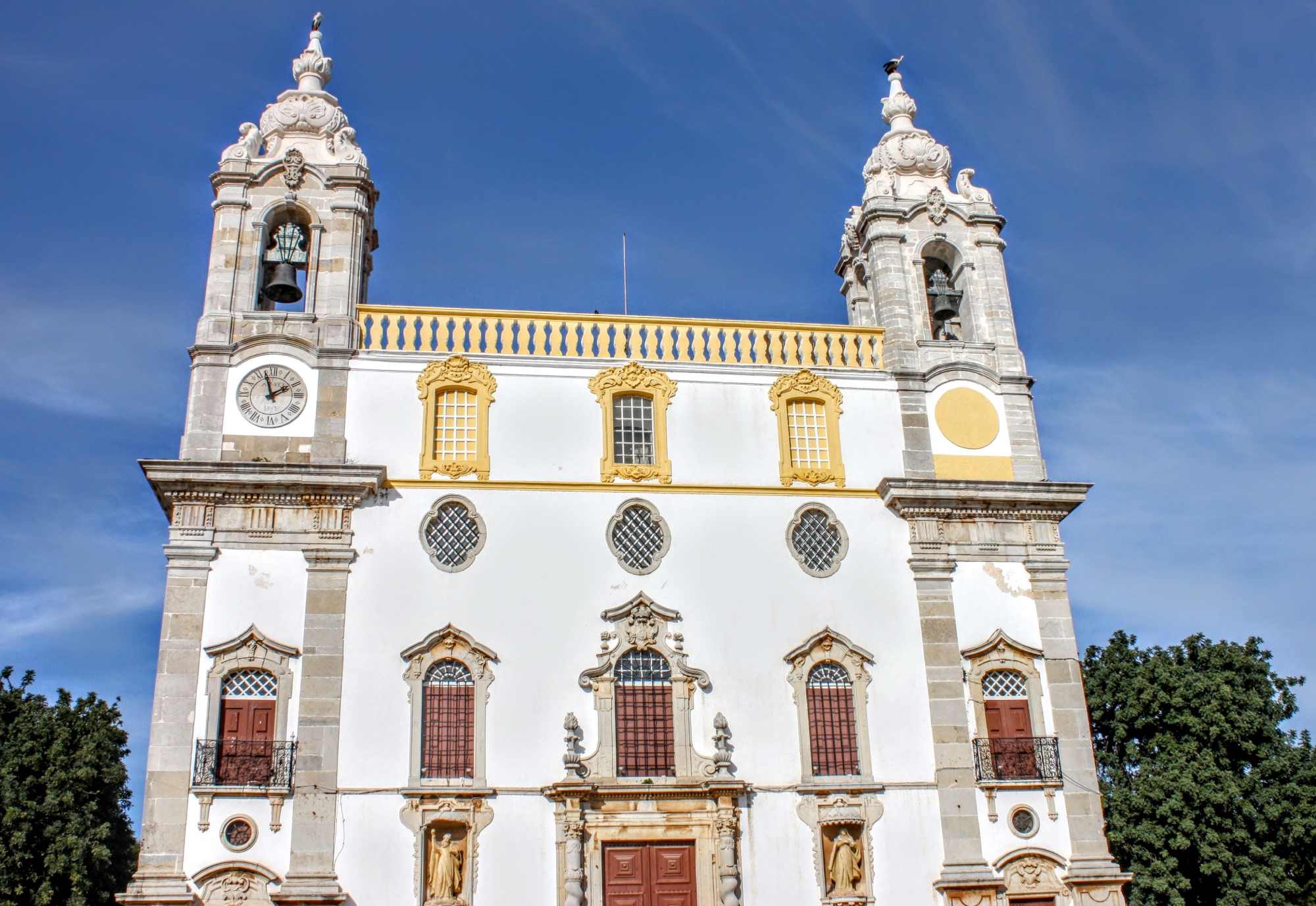 Exterior of igreja do carmo in Faro