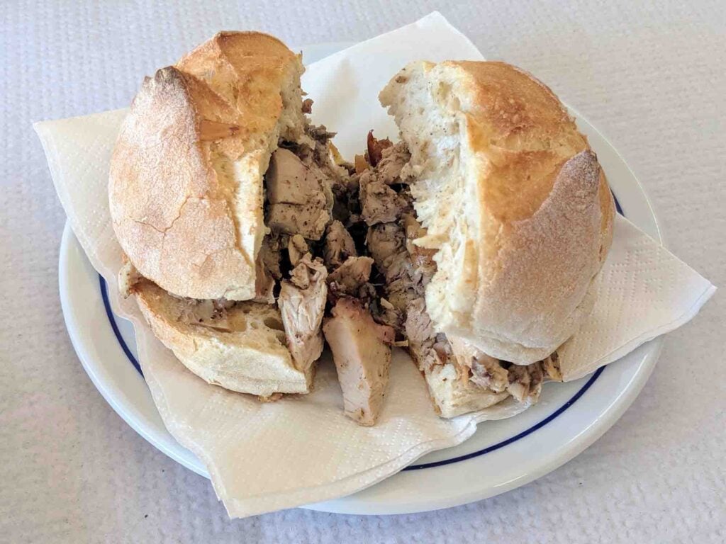 Leitão sandwich