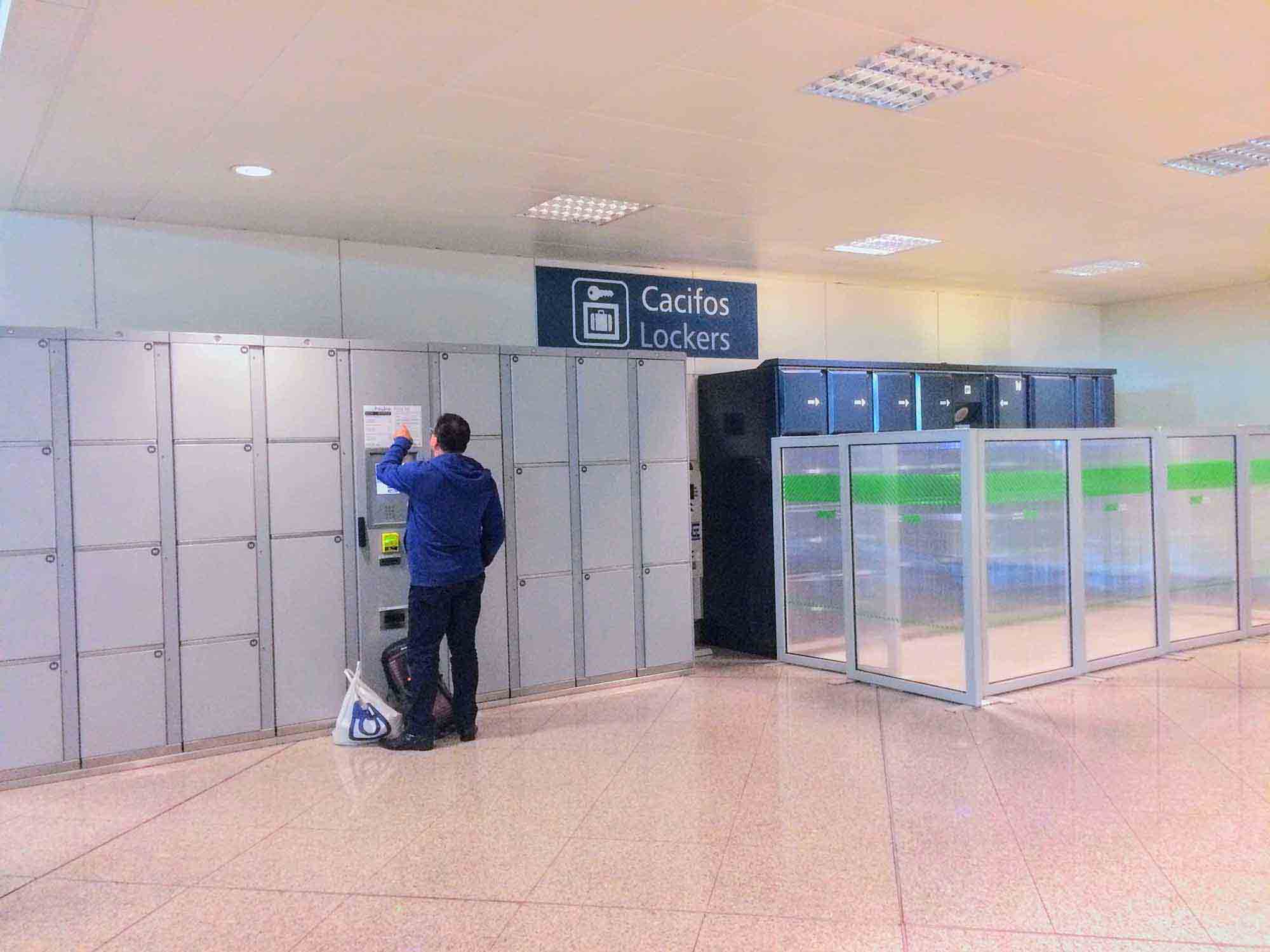 lockers at porto airport