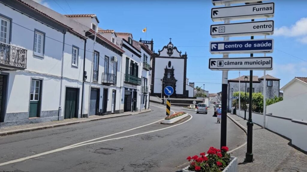 sign showing camara municipal