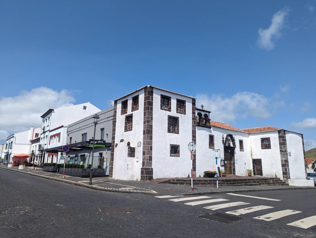 zebra crossing in Vila do Porto with a Pingo Doce close by